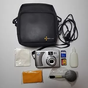 HP Photosmart 735 3.2MP Compact Digital Camera Silver Working W SDs Bag Cleaning - Picture 1 of 12