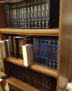 THE COMPLETE BIBLICAL LIBRARY [Complete 44-Volume Set] - Old and New Testaments - Picture 1 of 11