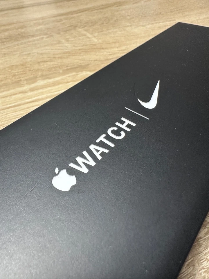 Apple Watch Series 6 - Nike Edition - 44mm Space Gray – Top Zustand - OVP - Bild 1 von 4