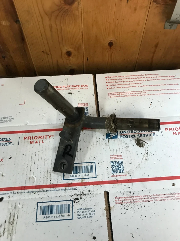 Husillo de dirección derecho para tractor Kubota TG-1860G K1211-15170 Foto 1 de 4