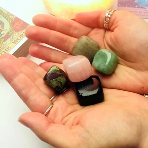 Set regalo cristalli curativi per manifestazione di meditazione metafisica tarocchi Reiki - Foto 1 di 9