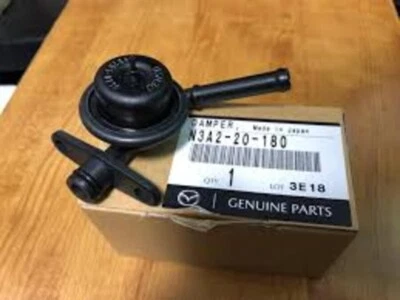 MAZDA RX-7 1992/01 - AMORTIGUADOR DE PULSACIONES DE COMBUSTIBLE genuino OEM RX Foto 1 de 3