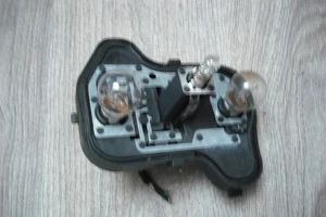 A VW VOLKSWAGEN GOLF MK5 2005-2008 REAR LIGHT BULB HOLDERS RIGHT SIDE - Picture 1 of 4