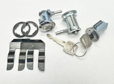 Juego de cerradura de puerta de encendido Ford Truck 1967 a 1972 con trinquetes correctos 2 llaves Foto 1 de 3