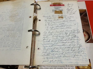 Estate Recipe Binder Clipped 1960s 1970s Cooking Baking Hundreds Of Recipes VTG - Picture 1 of 12