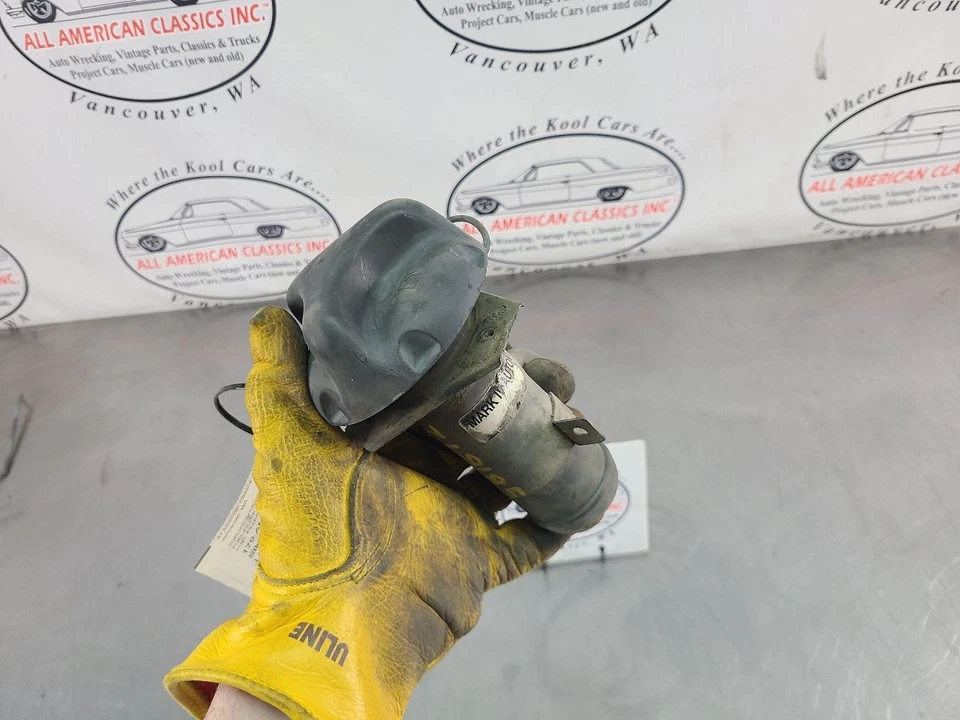 Hummer H2 2003-07 extremo de cuello de llenado de gas combustible con tapa - OEM Foto 1 de 4