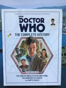 Doctor Who Das komplette Geschichtsbuch / Band 64 Elfte Doctor Geschichten 206-208 - Bild 1 von 4