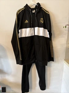 Neu ohne Etikett Adidas Real Madrid Trainingsanzug komplettes Set schwarz, weiß und gold 2XL OT - Bild 1 von 10