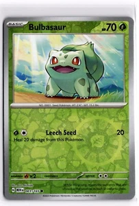 Pokemon Juego de Cartas Coleccionables Bulbasaur 001/165 (Costco) Escarlata y Violeta 151 Cosmos Holo Inverso - Imagen 1 de 1