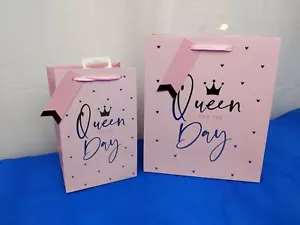 Queen for the Day Geschenktüte für Mama, Freundin, Frau mittel & Parfumgröße - Bild 1 von 6