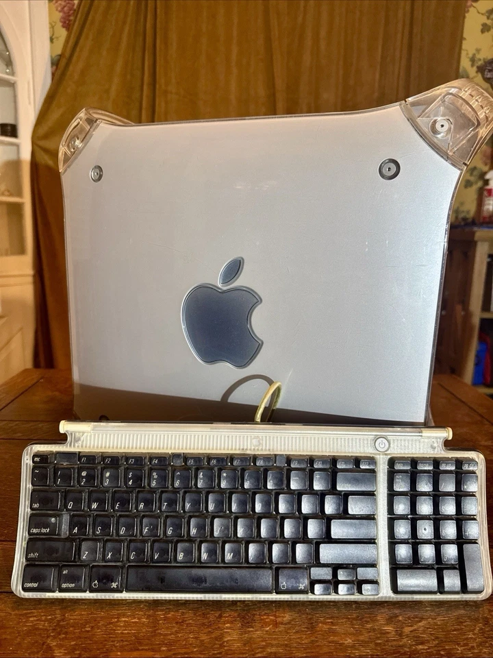 Apple PowerMac G4 With Original KeyBoard & Power Cord Vintage - Image 1 of 4