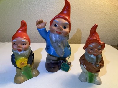 Lote de 3 gnomos de jardim Heissner vintage plástico Alemanha Ocidental 928, 905 cachimbo flor - Imagem 1 de 4