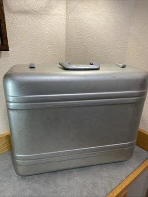 Vintage Zero Halliburton Aluminum Suitcase Luggage Case Large 21 X 7 X 17 - Image 1 of 4