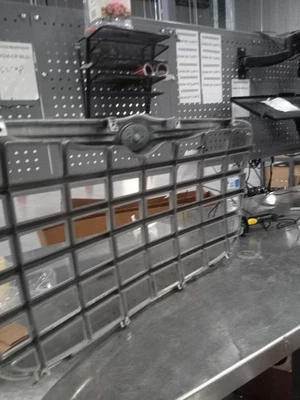 2009 Chrysler 300 Grille OEM White 04805928AC Used 4DR Sedan 139K Miles Foto 1 de 4