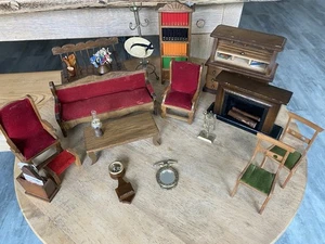 Muebles para casa de muñecas vintage Shackman rojo terciopelo sofá ala chimenea escritorio - Imagen 1 de 16