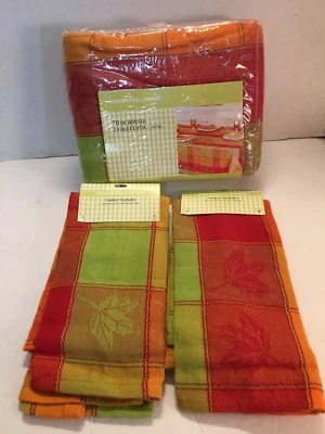 NEW Tablecloth 70" Round With 4 Napkins Woven Leaves - Image 1 of 4