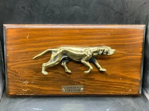VINTAGE WALL MOUNTED PLAQUE BRASS GOLDEN LABRADOR DOG 3D ART - Picture 1 of 7