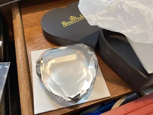 ROSENTHAL FERMACARTE CUORE CRISTALLO TRASPARENTE 3 POLLICI NUOVO IN SCATOLA - Foto 1 di 3