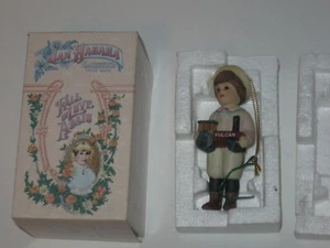 JAN HAGARA Weihnachtsschmuck Parry hält Vulkan Spielzeug Zug 3" Porzellan 1988 - Bild 1 von 4