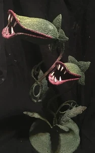 Little Shop of Horrors Metal Audrey Carnivorous Venus Fly Trap Statue Halloween - Picture 1 of 7