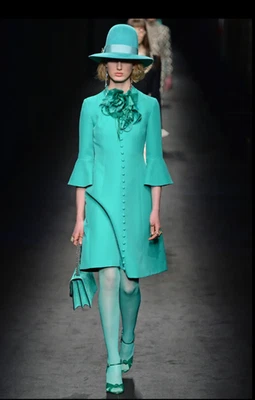 GUCCI- 2016 Vestido recto de lana verde, talla 2 Foto 1 de 4