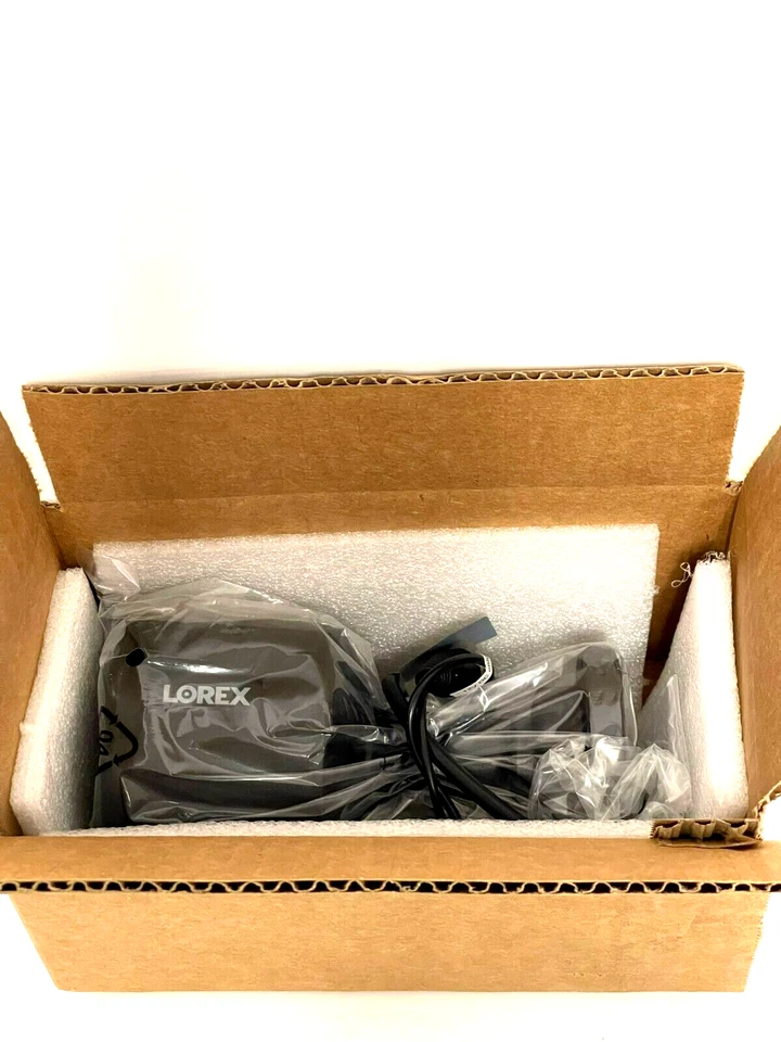 Lorex C881DAB 4K Ultra HD Active Deterrence Security Analog Bullet Camera BLACK - Image 1 of 4