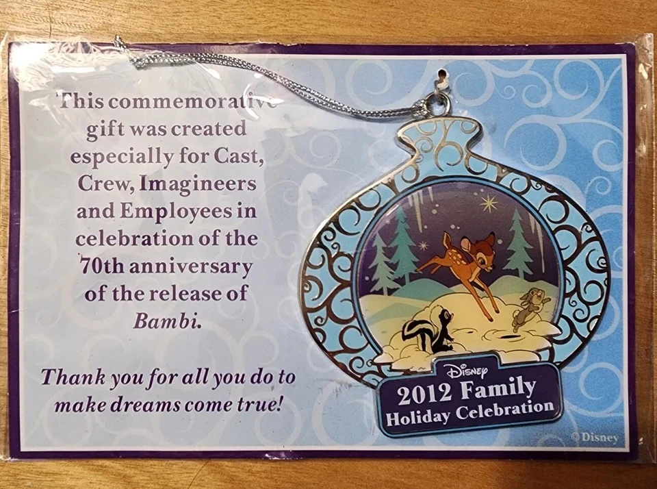 Ornamento Bambi Disney 2012 coleccionable sin abrir para miembros del elenco Foto 1 de 1