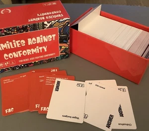 Neu, Familien gegen Konformität Kartenspiel Alter 8+, 2 bis 6 Spieler - Bild 1 von 6