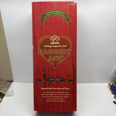 NUEVO EN CAJA-Muñeca Hasbro Raggedy Ann Holiday Keepsake-4ª en una serie de 4 2002 APLAUSOS Foto 1 de 4