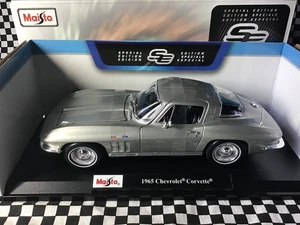 Modellino auto pressofuso Chevrolet Corvette grigio argento MAISTO scala 1:18 1965 - Foto 1 di 1