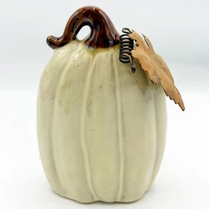 Calabaza de cerámica blanca cremosa con acento de hojas de metal 5,5" H - Imagen 1 de 7