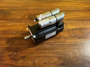 Kollmorgen AKM32D-ANCNR-00 servo motor - Picture 1 of 3