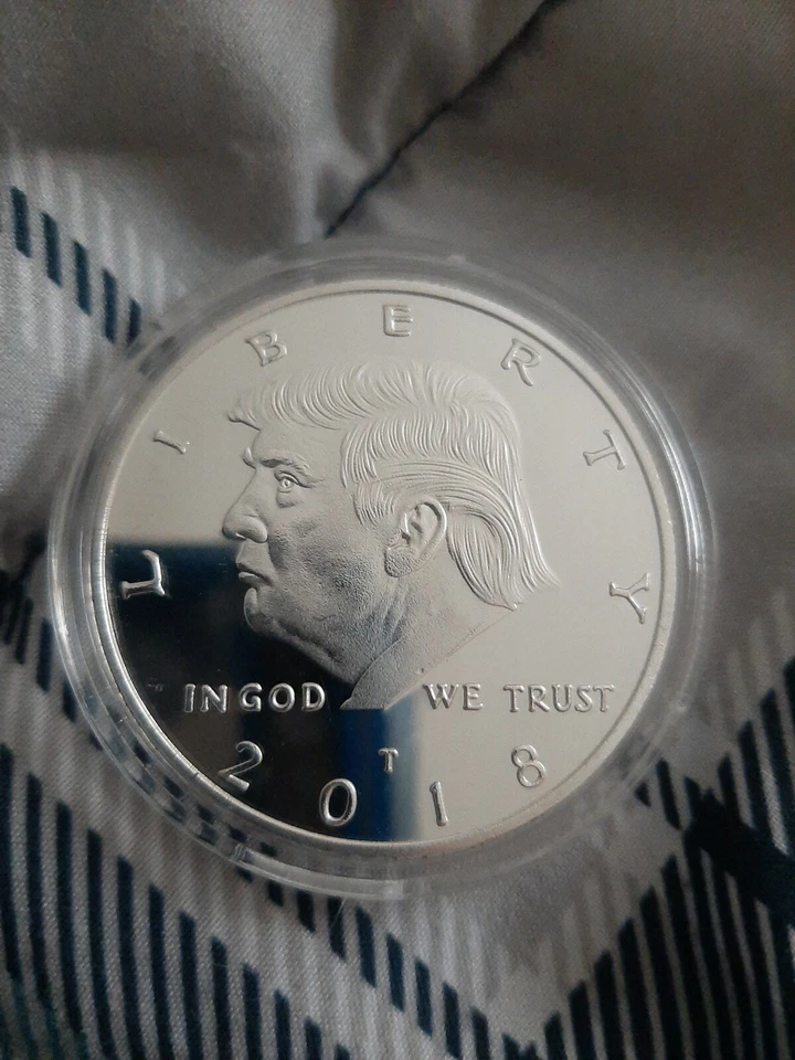 2018 US President Donald Trump Inaugural Silver Eagle Commemorative  Coiins  - Image 1 of 4