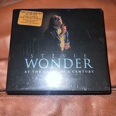 NEW Stevie Wonder at the Close of a Century 4 CD Box Set 96 pg Book SEALED RARE - Imagem 1 de 4