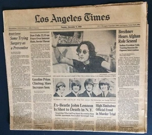 Titulares de periódicos, Los Angeles Times, John Lennon muerte a tiros Nueva York diciembre 1980 - Imagen 1 de 3