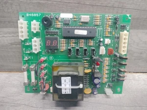 Placa de circuito de control principal silla de examen dental Pelton & Crane / Marus 046857 usada - Imagen 1 de 7
