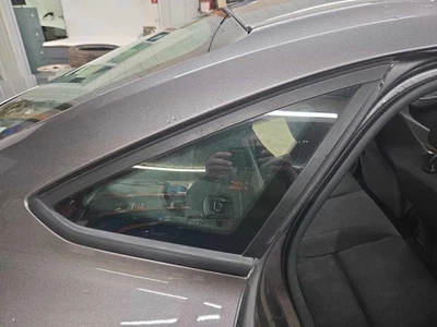 Used Right Quarter Glass fits: 2012 Ford Focus Sdn black moulding Right Grade A Foto 1 de 4