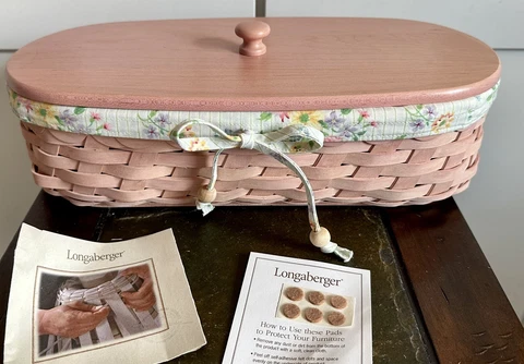 EUC Longaberger 2006 Scalloped Boutique Basket Set Soft Pink Beautiful! Cover