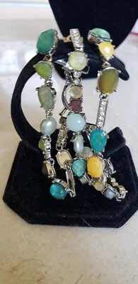 NUEVO SIN ETIQUETAS BRAZALETE MULTICOLOR DISFRAZ PIEDRAS PRECIOSAS TRIPLE CADENA TONO PLATA VERDE Foto 1 de 4