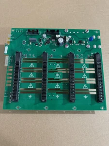 Placa de circuito EnerSys 6LA19319G capaz de llevar hasta cuatro módulos de cargador nueva - Imagen 1 de 3