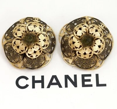 Pendientes Chanel CC Logo Verde Gripoix Filigrana Camelia Tono Dorado 01A Auténticos con Caja Foto 1 de 4