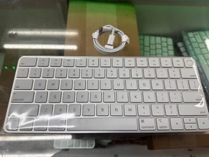 Teclado mágico Apple genuino con Touch ID para M1-Macs posteriores blanco/plateado A2449 - Imagen 1 de 5