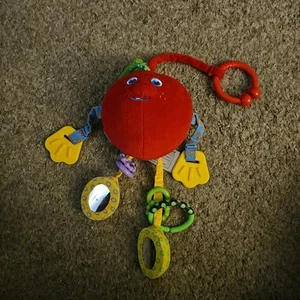 Tiny Love Plüsch Fruity Pals Andy Apple Babywiege Autositz Kinderwagen Spielzeug getestet - Bild 1 von 9