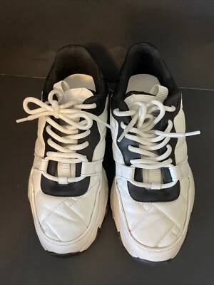 Entrenadores Kurt Geiger London Lettie Eagle de cuero estilo correr - Talla 40 usados Foto 1 de 4