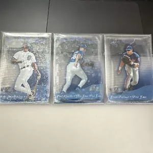 1998 Flair Showcase Wave of the Future Lot-Konerko, Encarnacion, Fulmer - Picture 1 of 2