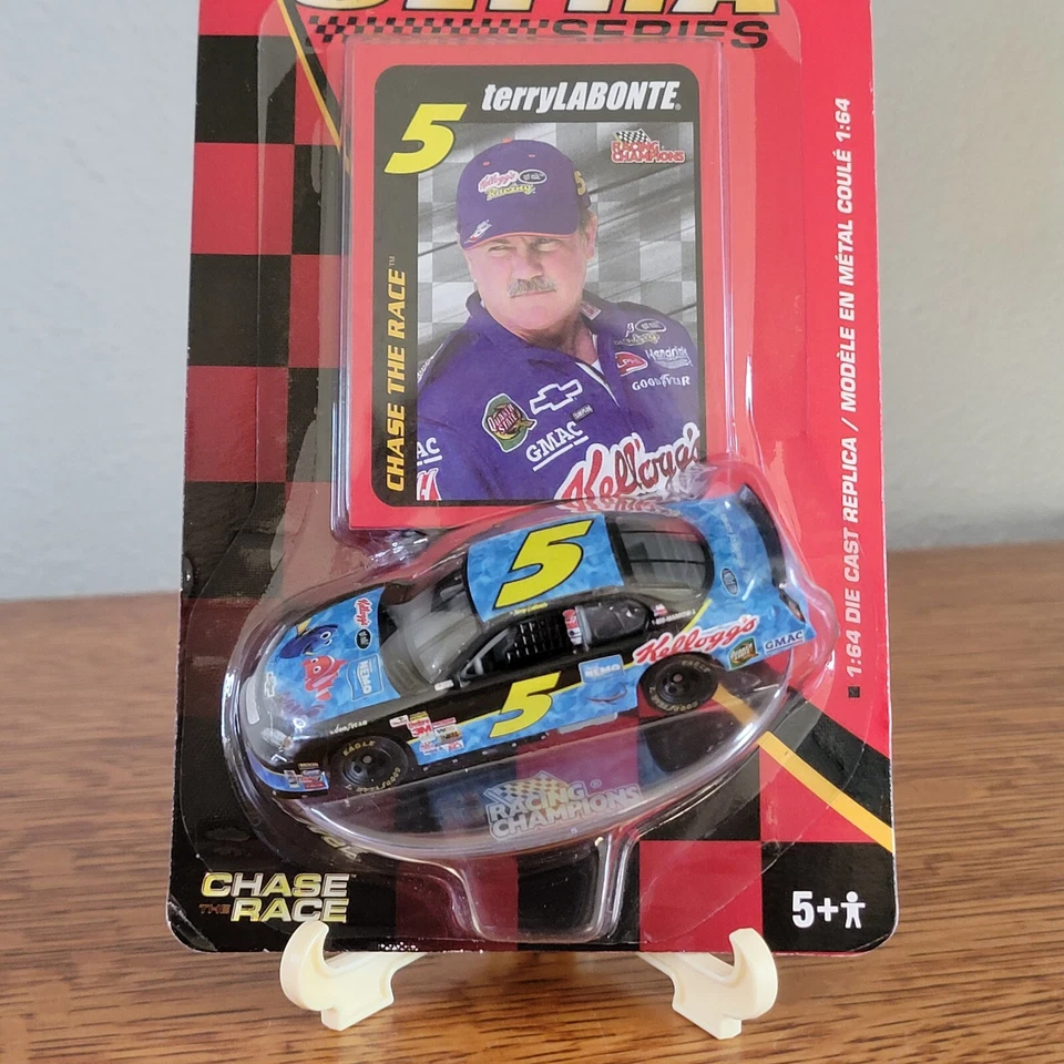 2004 #48 Jimmie Johnson 2003 Spongebob 1/64 Racing Champions NASCAR Diecast