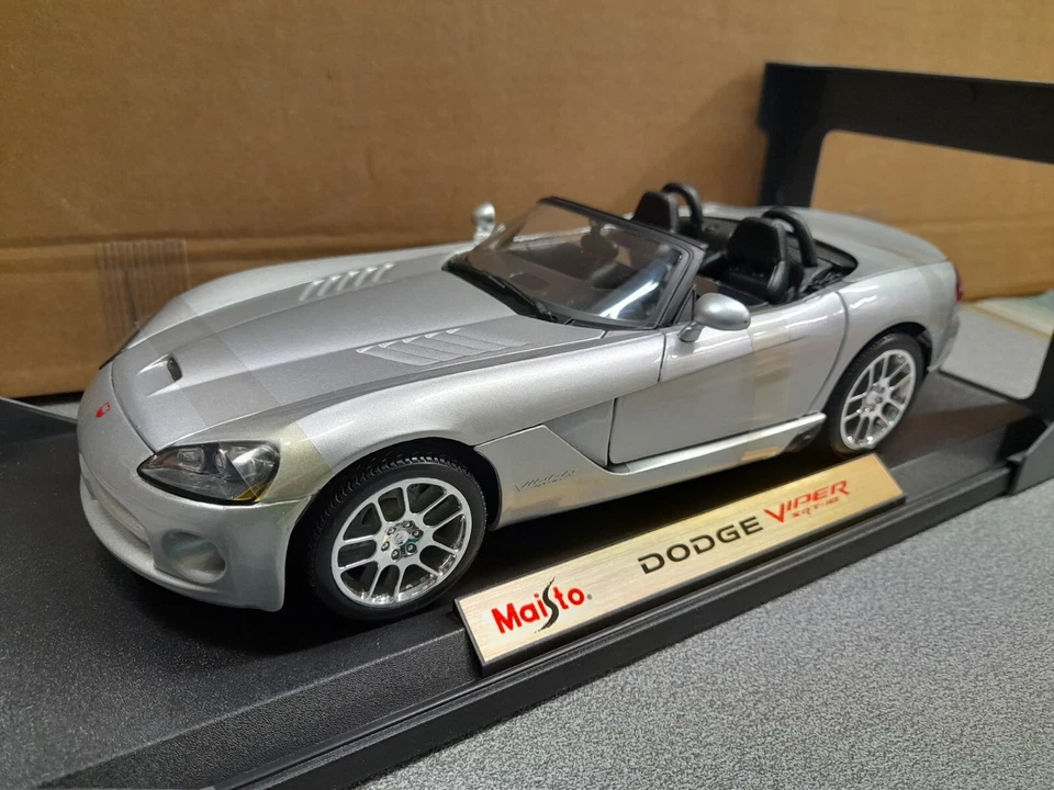 Maisto 31632 Dodge Viper SRT-10 2003 1/18 - Immagine 1 di 4