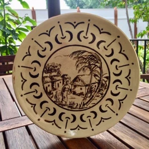 Placa Redonda de Cerámica Hawaii Escena Tribal Bronceada Negra Esmaltada FIRMADA Genial - Imagen 1 de 7
