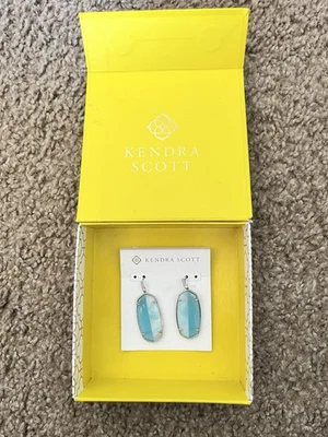 Kendra Scott NUEVO Pendientes colgantes Elle Intarisa Smithsonita azul claro y vidrio azul Foto 1 de 4