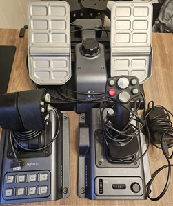 Logitech G940  flight system HOTAS pedali, manetta, stick TUTTO FUNZIONANTE - Foto 1 di 7